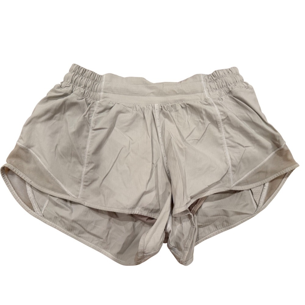 Lululemon Hotty Hot Shorts Low Rise 2.5 Inch Gray Silver Athletic Running Size 4
